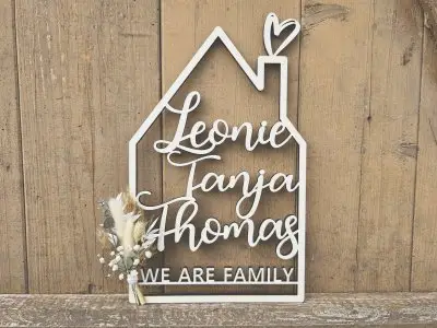 Haus mit individuellem personalisiertem Laserschnitt 